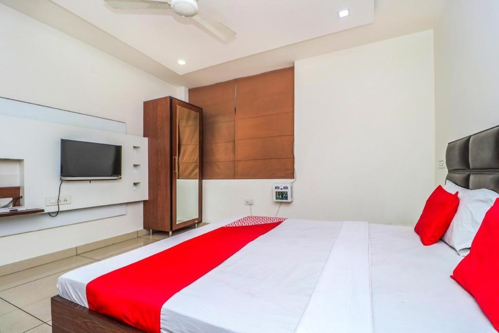 Hotel Sartaj Ludhiana Eksteriør bilde